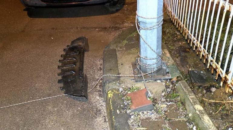 Tuzla Sahilde otomobil ile denize uçtu dalga götürmesin diye iple bağladı