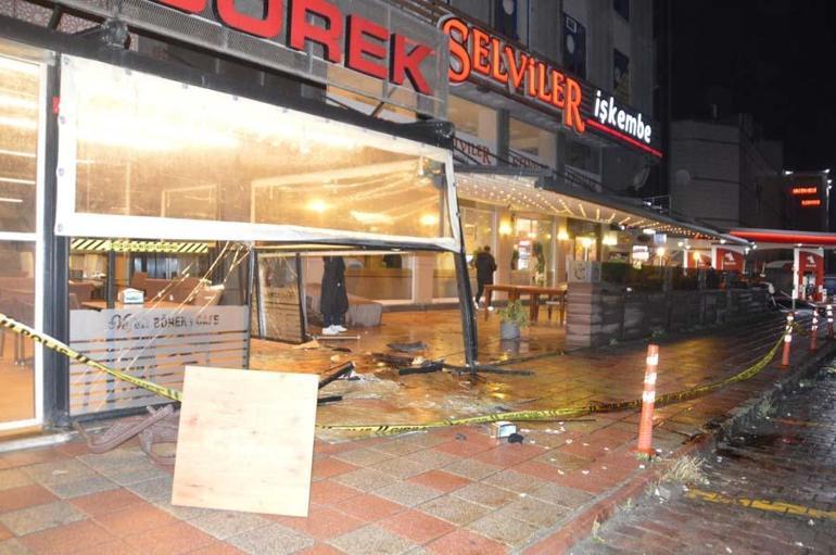 İstanbul Büyükçekmecede alkollü sürücü restorana daldı, ortalık savaş alanına döndü