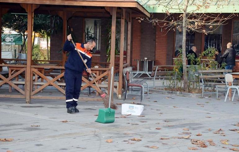Yılın personeli seçilen temizlik işçisi Celal Serçe ölü bulundu...  Çöpte bulduğu 20 bin TLyi sahibine teslim etmişti...