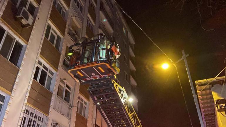 İstanbulda sabaha karşı korku dolu saatler Çok sayıda ekip harekete geçti: 3ü çocuk 7 kişi kurtarıldı