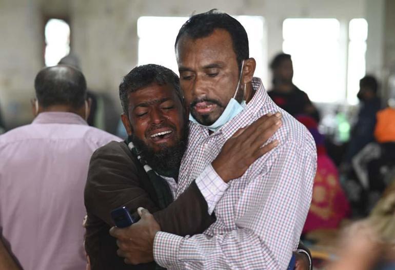 Bangladeşteki facia dünyayı şok etti Feribot yangınında onlarca kişi yanarak hayatını kaybetti