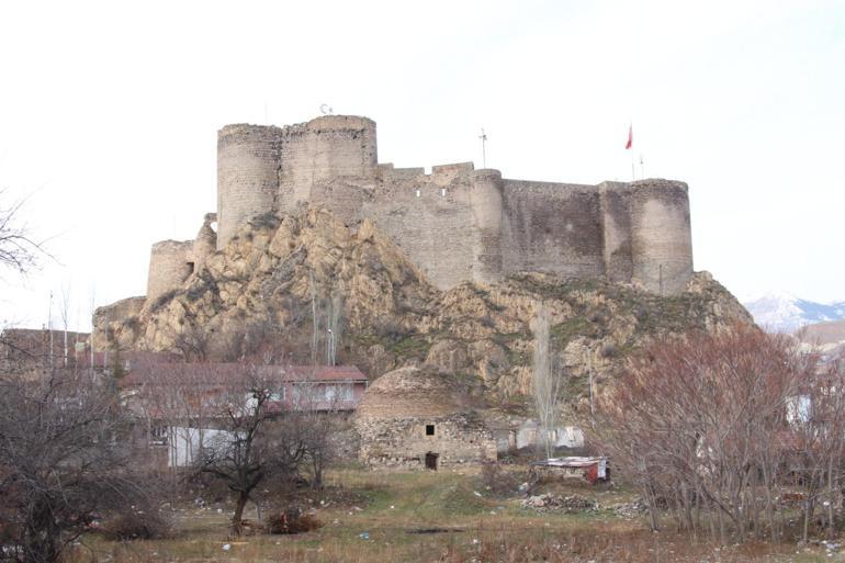 Urartular tarafından inşa edilen Oltu Kalesi tehlikede