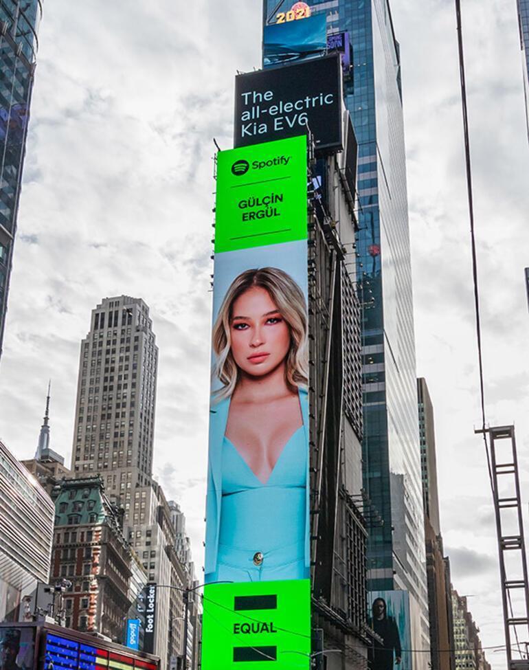 Gülçin Ergül, New York Times Square’de