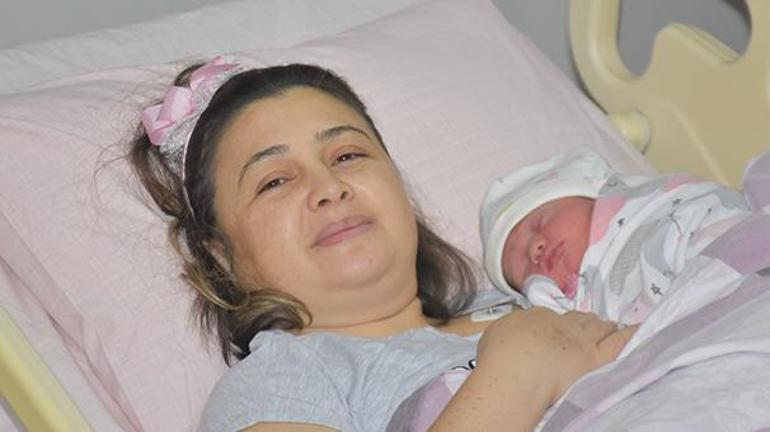 2022 yılının ilk bebekleri Furkan ile Zeynep Gül