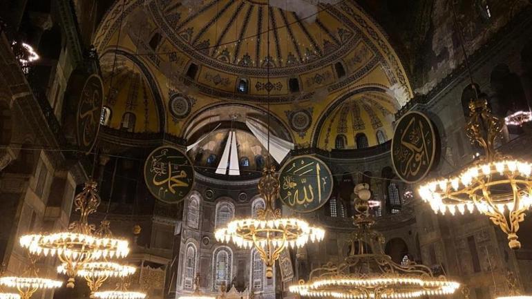 Ayasofya Camii yılın ilk sabah namazında doldu taştı