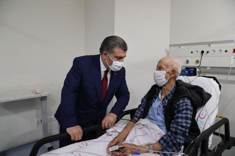 Sağlık Bakanı Koca sabahın ilk ışıklarına kadar İstanbuldaki hastaneleri ziyaret etti