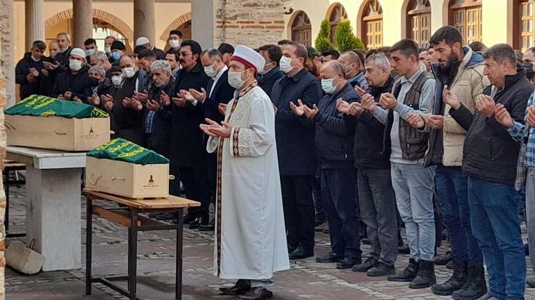 Türkiyeyi ağlatan görüntü Aynı mezara defnedildiler...