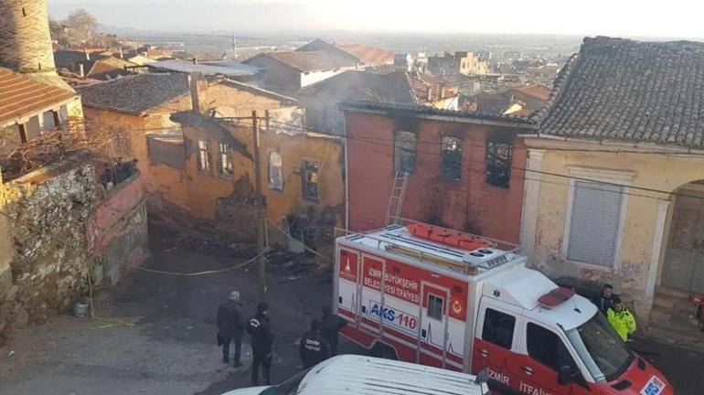 Türkiyeyi ağlatan görüntü Aynı mezara defnedildiler...