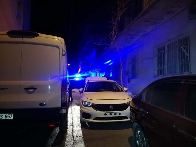 İzmir’de otomobil içinde ağzı ve yüzü bezle kapatılmış erkek cesedi bulundu