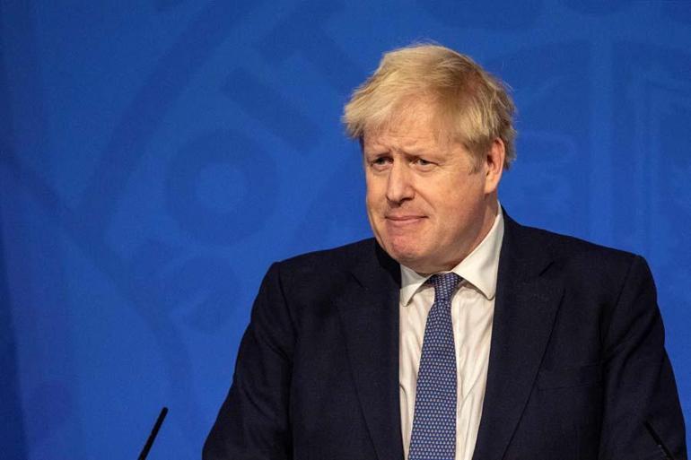 İngiltereyi sarsan skandal e-posta ile ortaya çıktı Boris Johnsona yeni suçlama: Eşi Carrie Symonds ile Başbakanlık Konutunun bahçesinde...