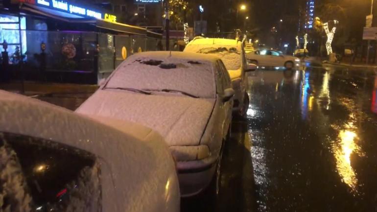 İstanbulda kar yağışı başladı Meteoroloji son dakika uyarmıştı, birçok ilçede...