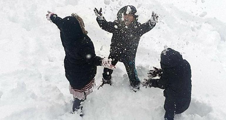 Kar tatili haberleri peş peşe geldi 17 Ocak Pazartesi hangi illerde okullar tatil