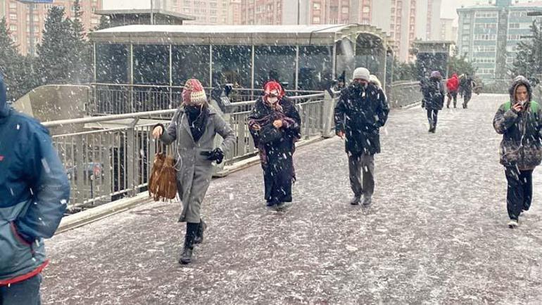 Çok yoğun kar yağışı uyarısı Son dakika açıklaması geldi ve belli oldu İstanbulda kar yeniden başlıyor, saat verildi ve...