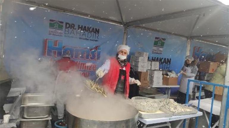Hamsi Festivali Metrelerce kuyruk oluştu, 3 ton hamsi dağıtıldı