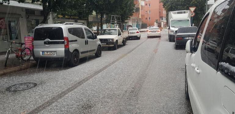 Yoğun kar yağışı Antalyayı vurdu Araçlar D-400 yolunda kaldı... Alanyada 53 yıl sonra kar yağdı...