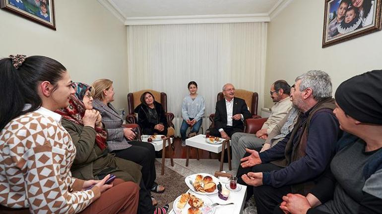 Kılıçdaroğlu, kendisini davet eden öğrenciyi evinde ziyaret etti