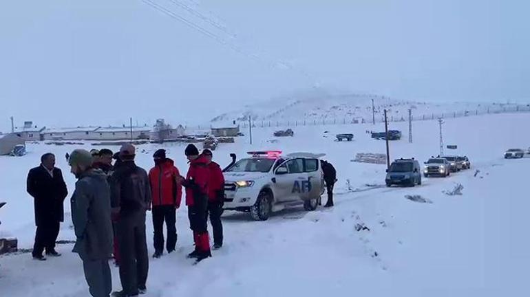 Horosanda çığ düştü; 2 kişi kar altında hayatını kaybetti