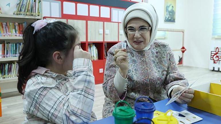 Emine Erdoğan, Bebek Kütüphanesinde miniklerle bir araya geldi