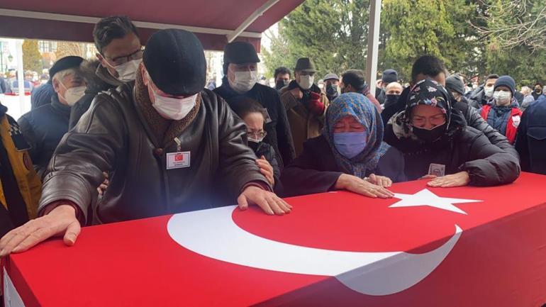 Şehit babası tabut başında oğlundan helallik istedi