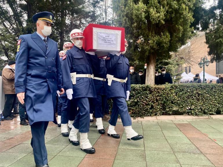 Şehit babası tabut başında oğlundan helallik istedi