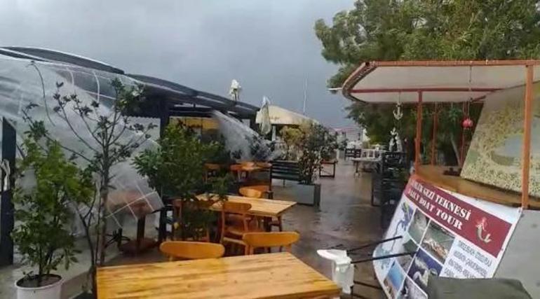 Köyceğiz Gölü taştı, kordondaki iş yerlerinin masa ve sandalyeleri su altında kaldı