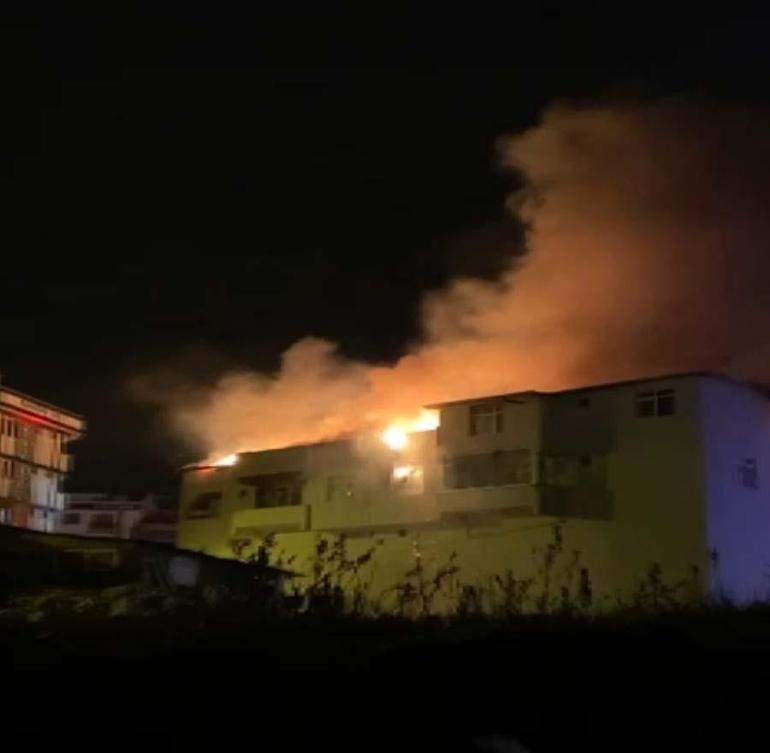 Sultanbeyli’de yangın paniği: 3 katlı binadaki yangın yandaki 2 binaya sıçradı