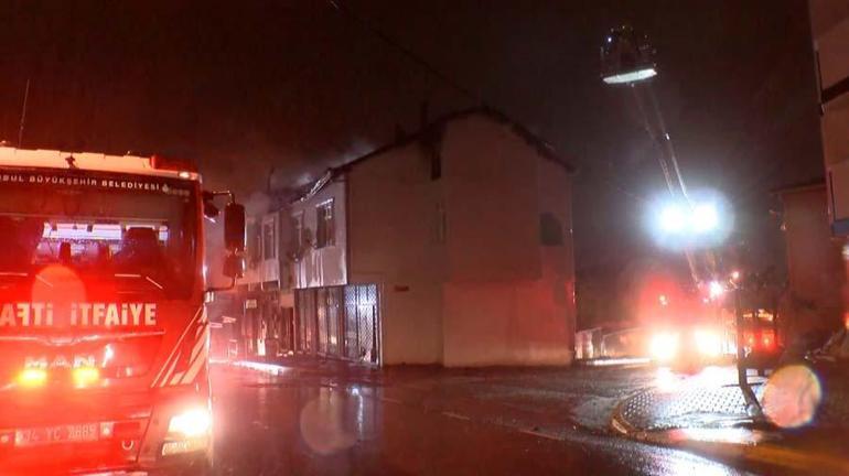 Sultanbeyli’de yangın paniği: 3 katlı binadaki yangın yandaki 2 binaya sıçradı