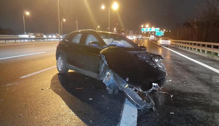 Eyüpsultan TEM Otoyolu’nda zincirleme trafik kazası Lüks otomobiller kullanılamaz hale geldi: 3 kişi yaralandı...