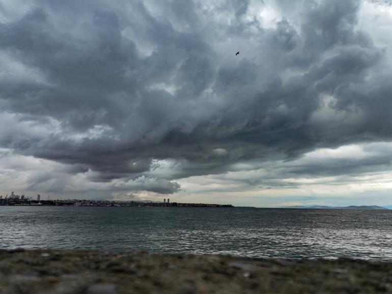 İstanbul’u kara bulutlar kapladı