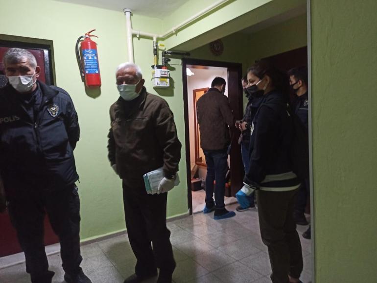 İzmirde korkunç olay Önce karısını boğarak öldürdü sonra intihar etti