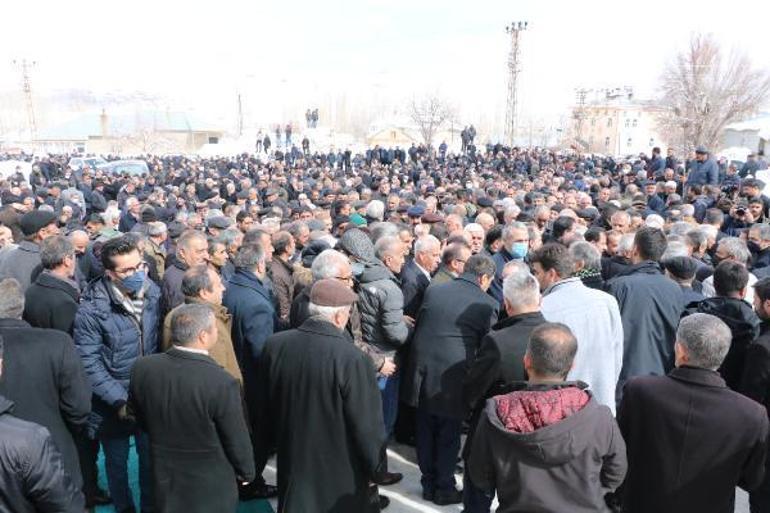 Pinyanişi aşireti lideri Osman Zeydan hayatını kaybetti Cenazesine akın ettiler
