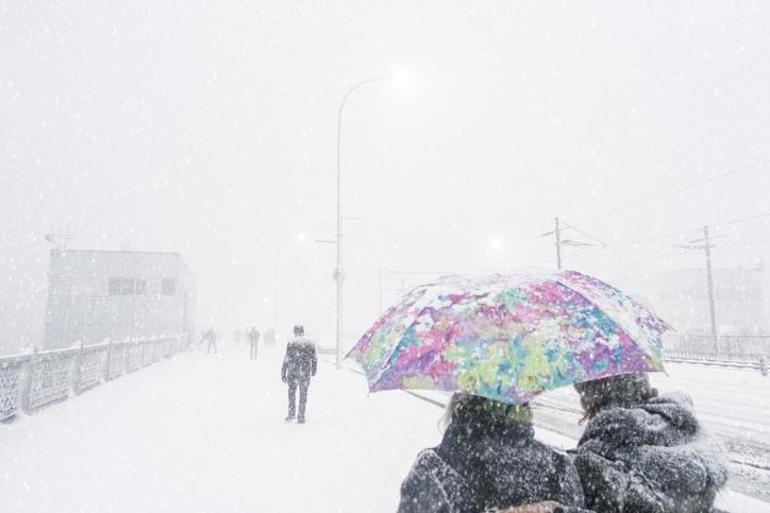 Kar çok sert geliyor, İstanbul’da alarm verildi Son dakika kararları: Okullar tatil...