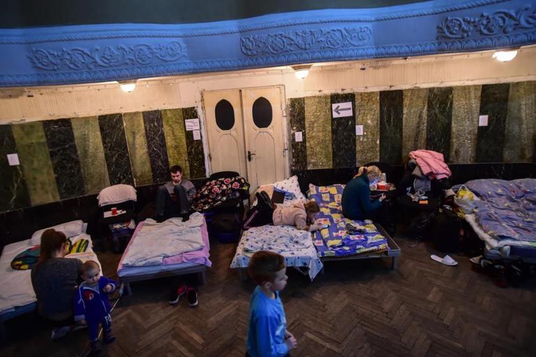 Lvivde tarihi tiyatronun sahnesi savaş mağdurlarına ev sahipliği yapıyor