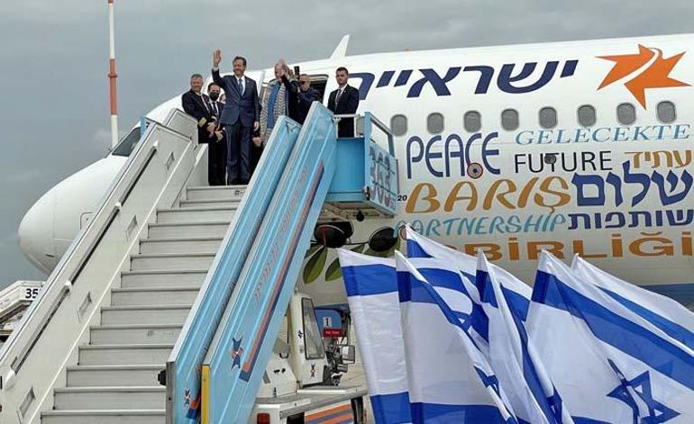 Türkiyeye gelen İsrail Cumhurbaşkanı Herzogun uçağında yazanlar dikkat çekti