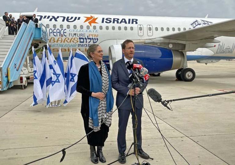 Türkiyeye gelen İsrail Cumhurbaşkanı Herzogun uçağında yazanlar dikkat çekti