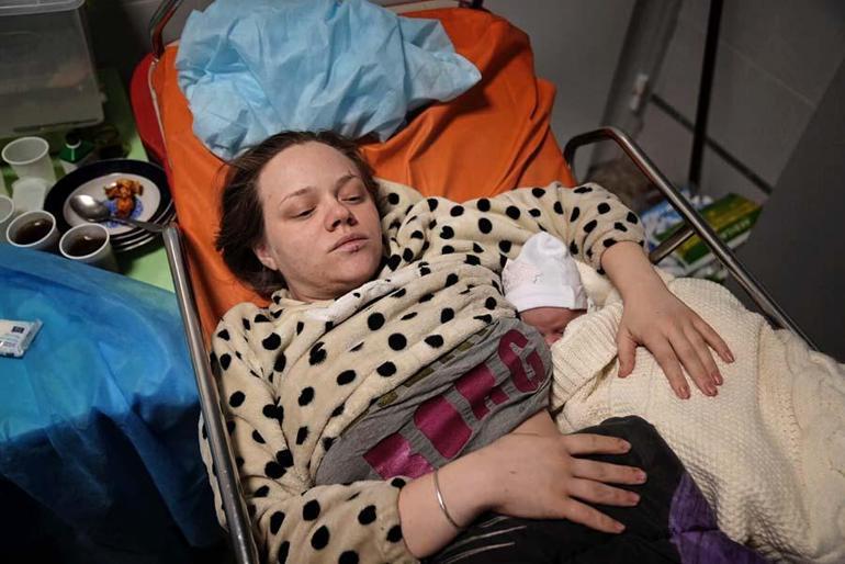 Rusya bombalanan hastaneden kurtulan kadını hedefe koydu Mariana Vishegirskaya tek fotoğrafla savaşın sembolü olmuştu...