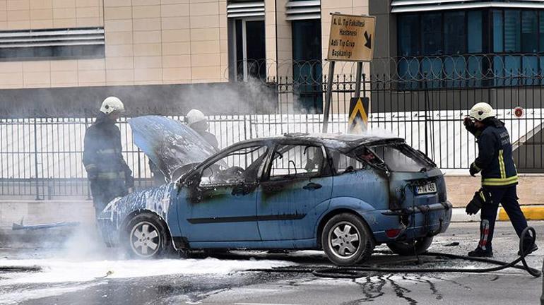 Seyir halindeyken yangın çıkan otomobil küle döndü