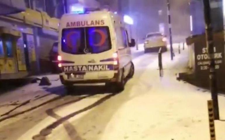 İstanbulda buzlu yollarda sürücülerin çilesi kameralara yansıdı