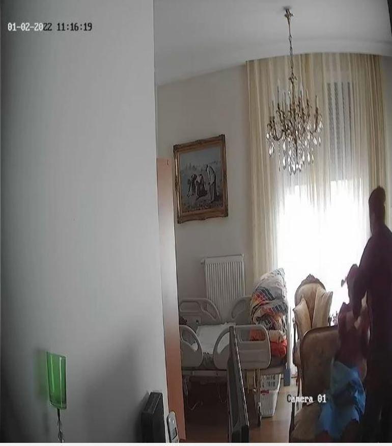 Alzehimer hastası yaşlı kadına akılalmaz işkence Her şey gizli kamera ile ortaya çıktı