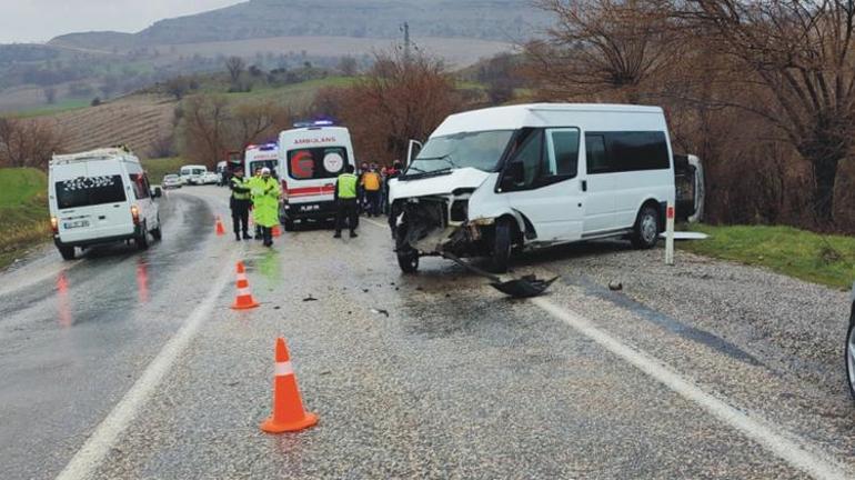 Öğretmenleri taşıyan servis minibüsü kaza yaptı: 7 yaralı