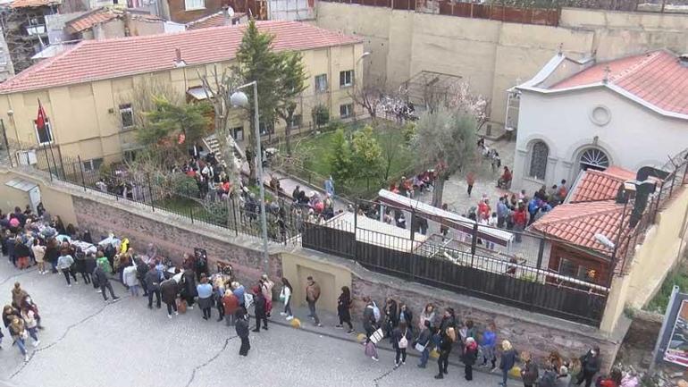 Yüzlerce kişi akın etti... Bulgaristandan otobüslerle geldiler