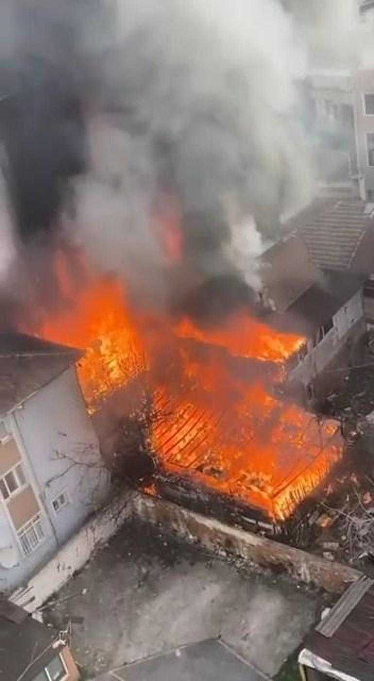 İstanbulda kebapçıdaki yangın itfaiye aracına da sıçradı