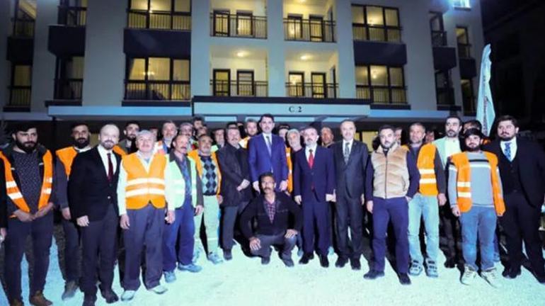 Bakan Kurum, TOKİ şantiyesi çalışanlarıyla iftar yaptı