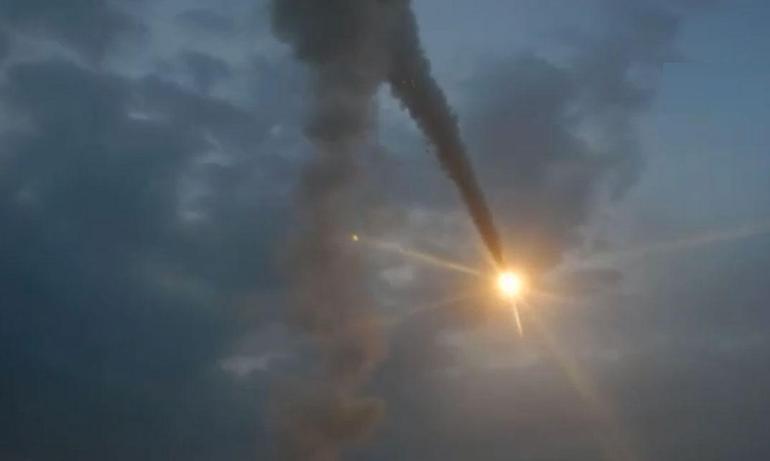 Rusya, Karadeniz kıyısından fırlattığı 2 süpersonik Onyx füzesiyle Ukrayna topraklarını vurdu.