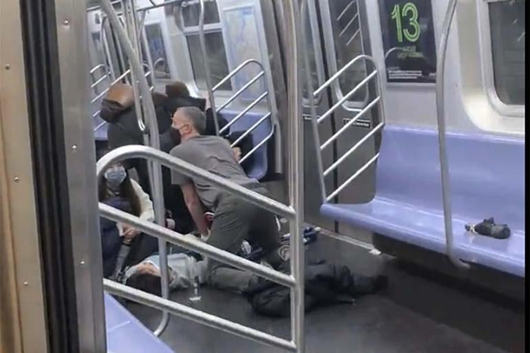 New York metrosunda kanlı saldırı Şüphelinin kimliği belli oldu: Başına 50 bin dolar ödül konuldu...