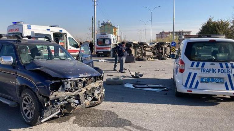 Kamyonet, işçi servis minibüsüyle çarpıştı: 7 yaralı