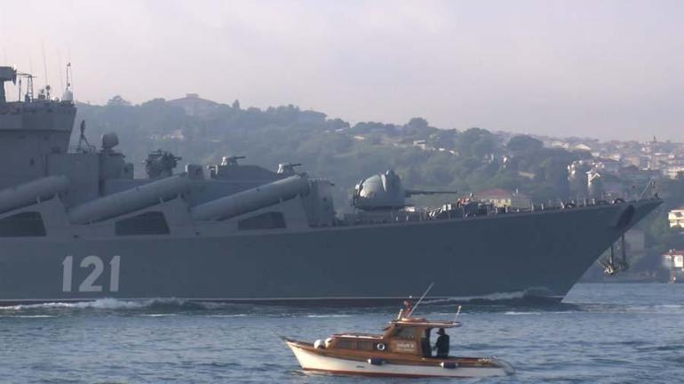 Rusyanın batan amiral gemisi Boğazdan geçerken görüntülenmişti
