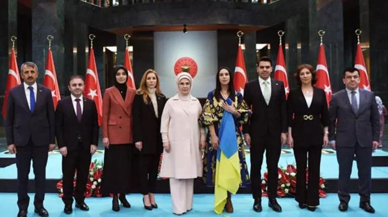 Emine Erdoğan Ukraynalı savaş mağduru çocukları misafir etti Dünyaya diplomasi ve diyalog çağrısı