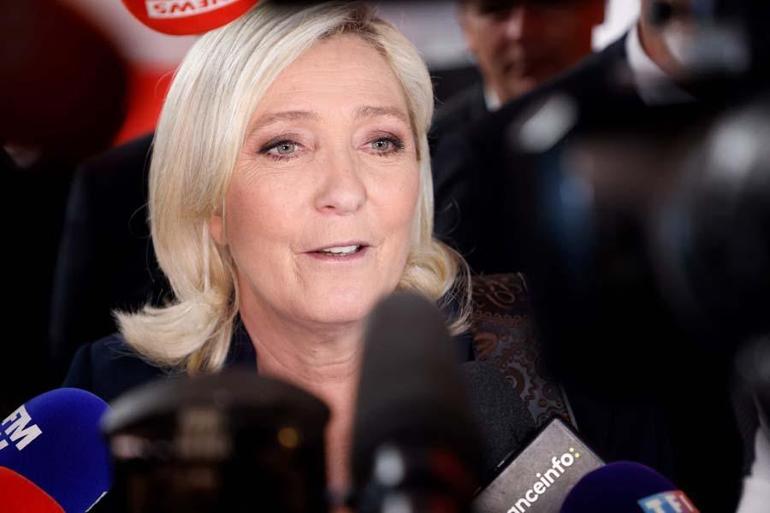 Fransada kritik cumhurbaşkanlığı seçimleri Aşırı sağcı Marine Le Penin iktidar arayışı... Anketlerde kim önde