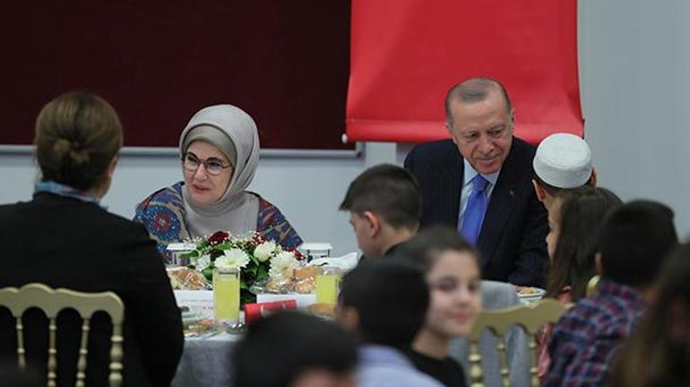 Cumhurbaşkanı Erdoğan çocuklarla iftar yaptı